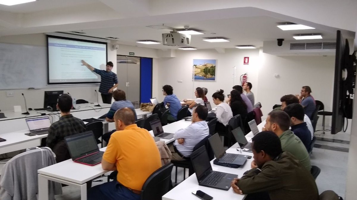 CodingClubUC3M's tweet image. We were pleased to have @aschinchon talking about #rstats #ggplot2 #generative #art and #maths. Thank you very much for the great talk and for sharing with all of us your post codingclubuc3m.rbind.io/post/2019-10-1… See you soon!