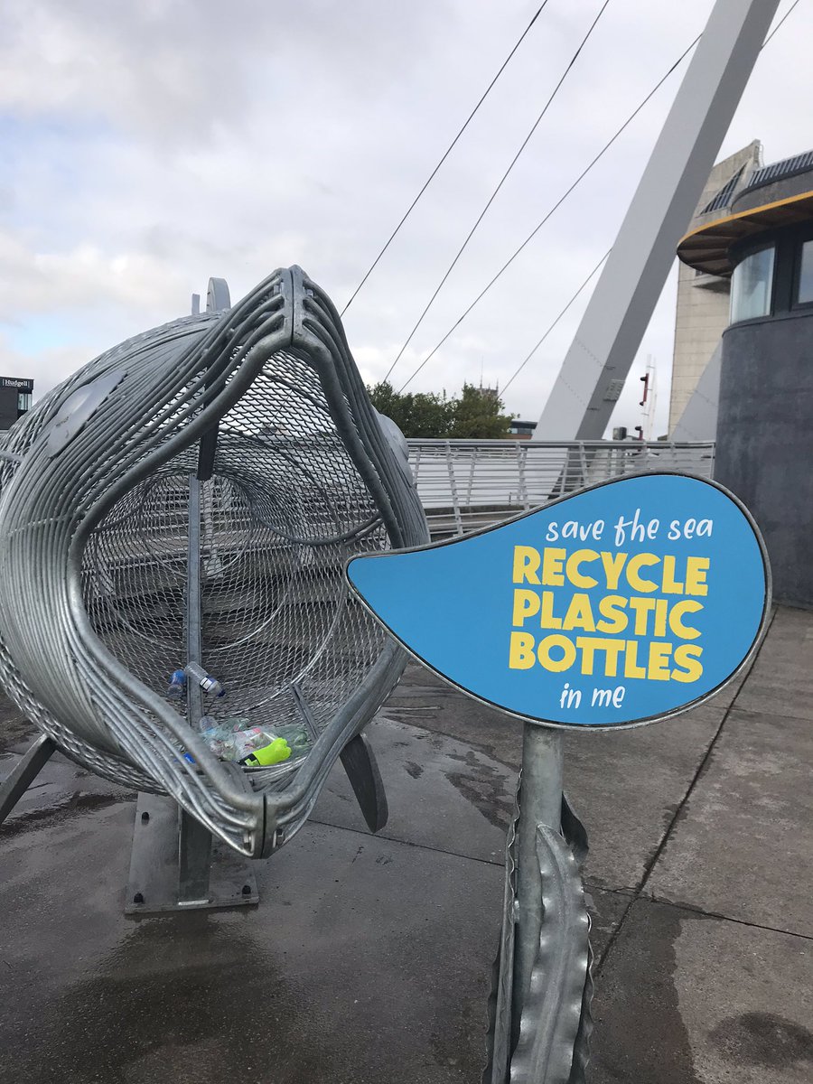 HumberWaste's tweet photo. A great morning at @thedeephull with @Biffa @UniOfHull welcoming #finthefish to its new winter home. #feedfin #ClimateChange https://t.co/dksIi5YH89