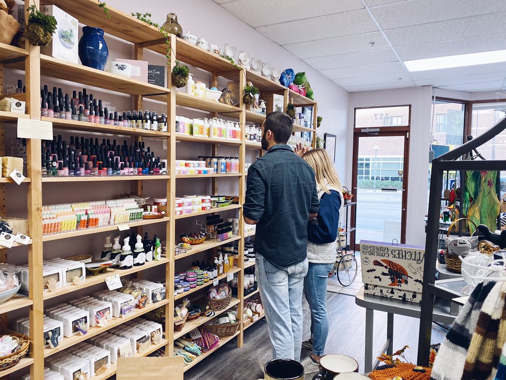 ExperienceRoch's tweet image. Scrub Your Butt Soap Company has reopened at 117 N. Broadway Ave in Rochester, MN with lots of new products from local artists.
New at this location - fresh flowers from Tulips &amp;amp; Truffles Florist.
More spots to check out while visiting Rochester, MN: bit.ly/OnlyInRocheste…