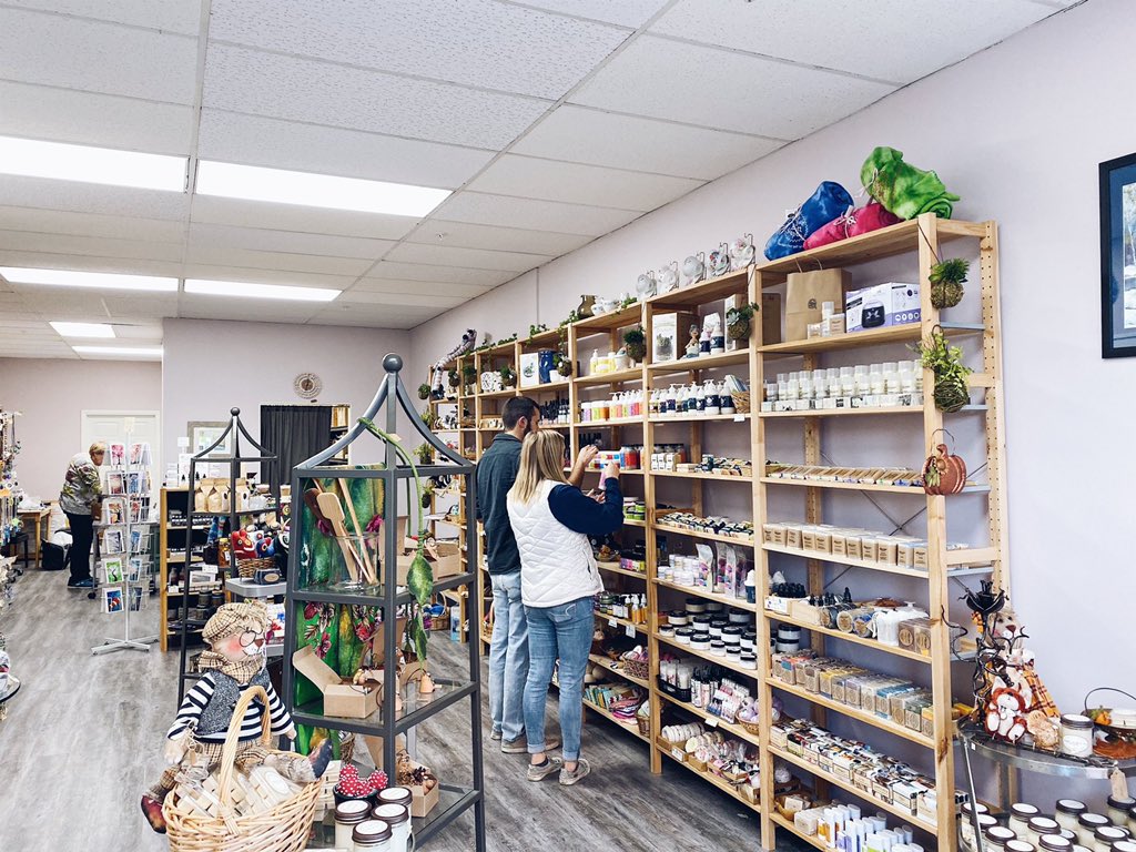 ExperienceRoch's tweet image. Scrub Your Butt Soap Company has reopened at 117 N. Broadway Ave in Rochester, MN with lots of new products from local artists.
New at this location - fresh flowers from Tulips &amp;amp; Truffles Florist.
More spots to check out while visiting Rochester, MN: bit.ly/OnlyInRocheste…