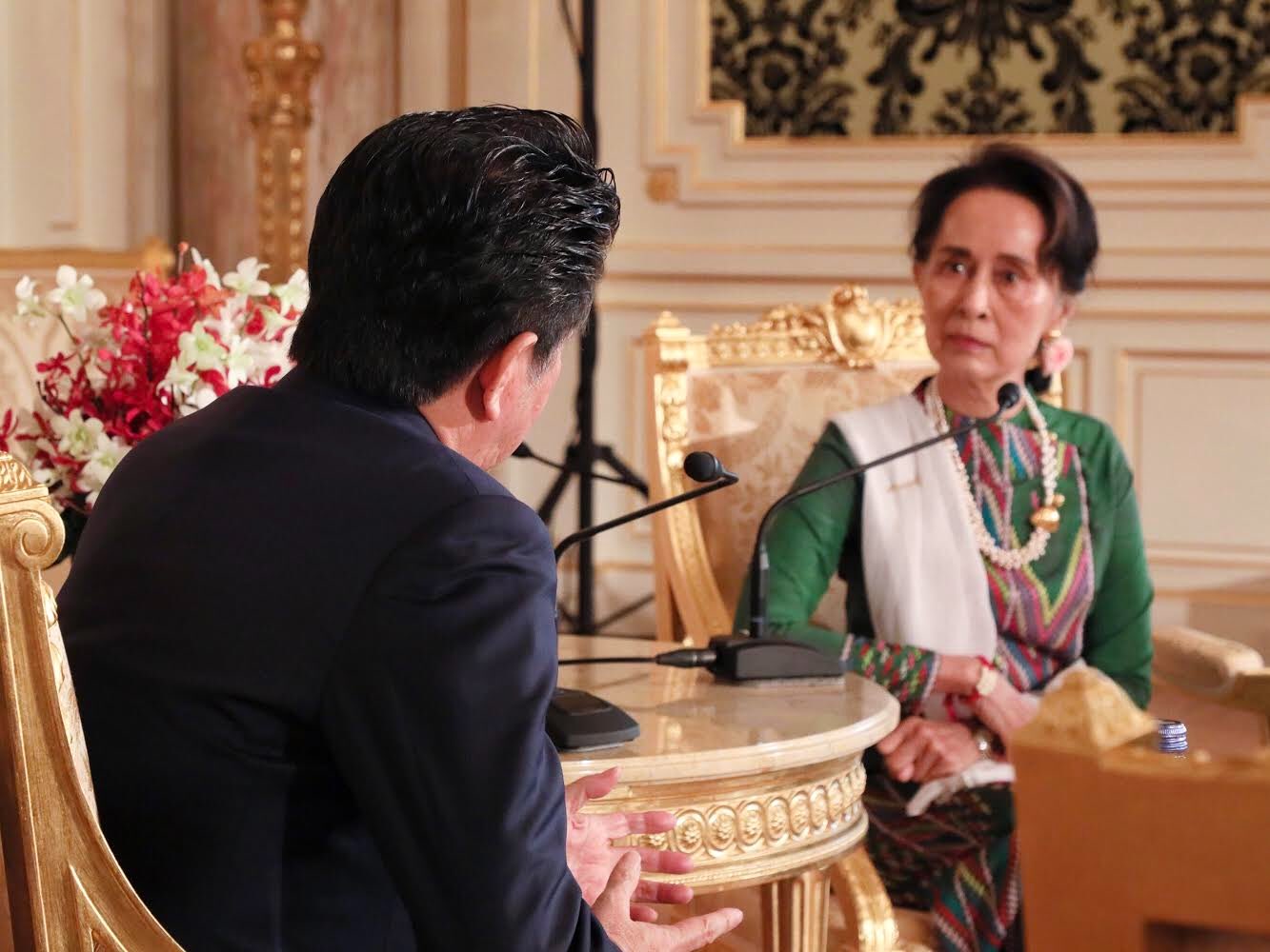 首相官邸 Sns更新 明日の 即位礼正殿の儀 に参列するため 数多くの外国首脳が 続々と来日してくださっています 日本国民を代表して 心からの歓迎の意を表します 本日は朝から 迎賓館にて を越える国々の国王 大統領 首相らをお迎えし 会談