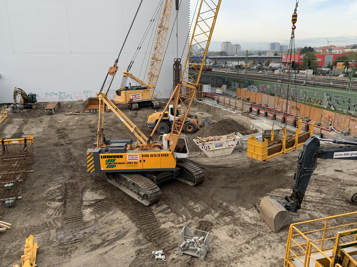 ostkreuzblog's tweet image. Heute sind die Gründungs- und Tiefbauarbeiten für den #EastSideTower #AmazonTower in #Berlin #Friedrichshain angelaufen.
