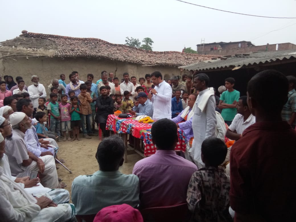 Keotividhan86's tweet image. माननीय विधायक केवटी डॉ फराज फातमी जी के द्वारा आज सिंहवाङा प्रखंड के कलिगांव पंचायत अंर्तगत ग्राम चमनपुर में सङक निर्माण कार्य एवं रविदास मुहल्ला में सामुदायिक भवन (अम्बेडकर भवन) का उद्घाटन किया गया।
#DrFarazFatmi 
#Darbhanga #Developnment