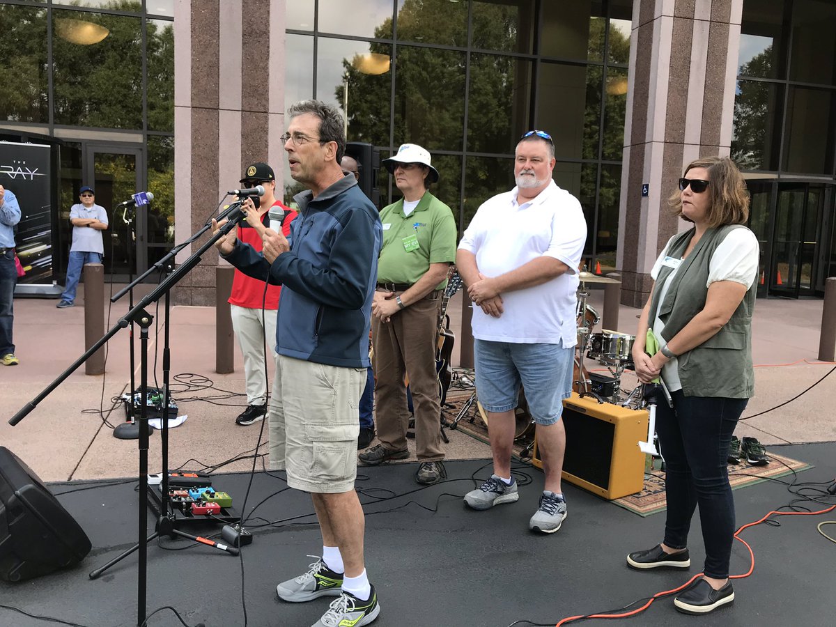 timechols's tweet photo. Thanks @ClarkHoward for joining us at #EV300. Thanks @KatieWallsWSB for sending @wsbtv there to cover. @cleanenergy4u and Robert Gordon from @ItsInDeKalb in background as we recognize leaders. @georgiapowerET allowed group to use front of building. Great event. @SRTACEO #gapol https://t.co/KNWWvXkTiu
