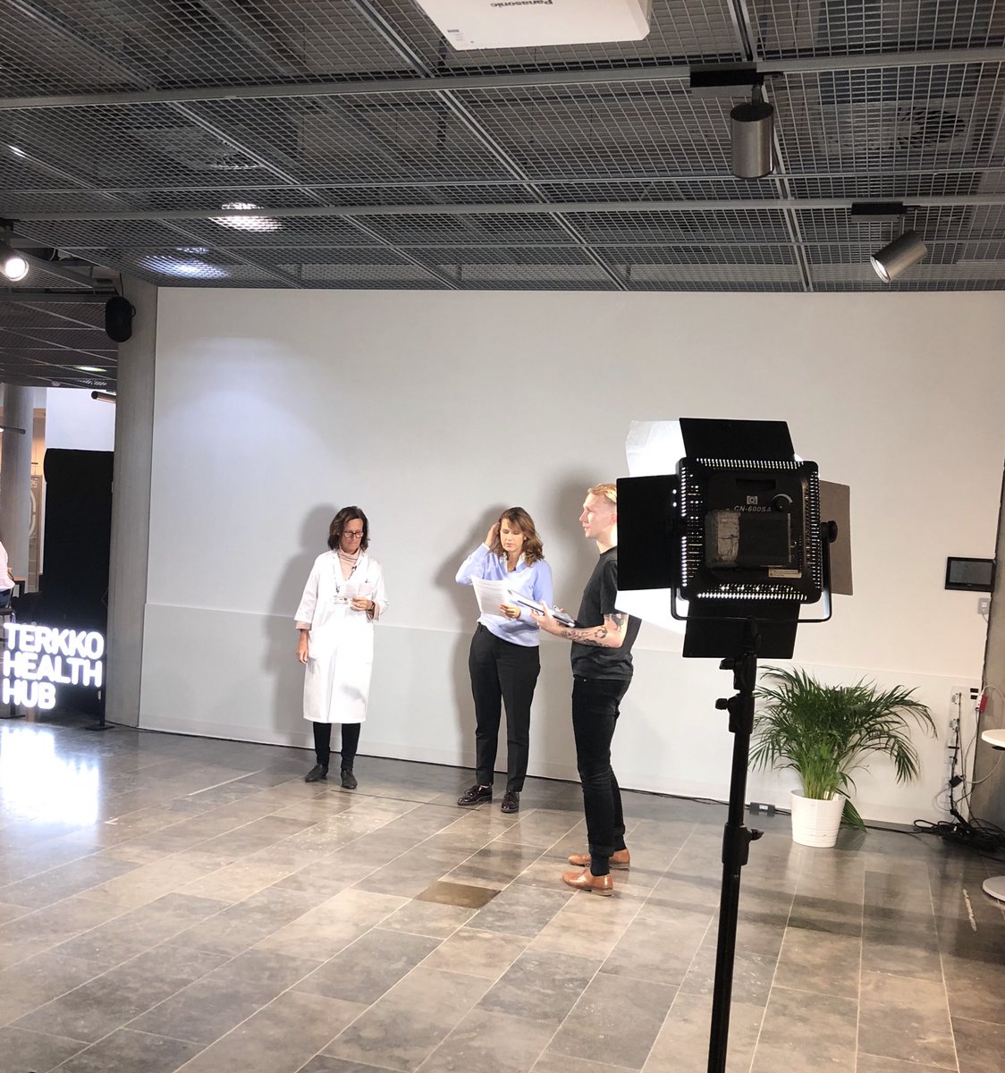 MoonaKuukka's tweet photo. #Lastenreuma’n hoitopolku saamassa upean mainosvideon syksyn aikana. Mukana Kristiina, Maria ja tietenkin Puppana-pupu. Polkuun voi jo nyt tutustua ⁦@Terveyskyla_fi⁩’n Lastentalon kautta: https://t.co/Yarxqmzwar @HUS_uutisoi⁩ ⁦@Reumaliitto⁩ #reuma #palvelumuotoilu https://t.co/If69lVBtLc