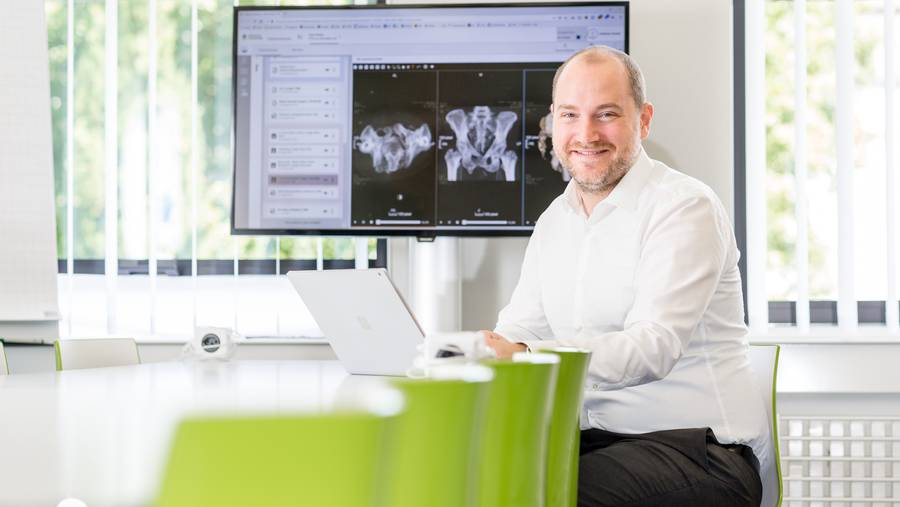 BINT_GmbH's tweet photo. «Das elektronische Patientendossier kommt!» – Vortrag von Nicolai Lütschg, Geschäftsführer @eHealthAargau &amp; Verantwortlicher für den Aufbau des #EPD heute im Regionalen Pflegezentrum Baden um 17:30 Uhr. 
https://t.co/sPZTC3ryAJ #eHealth #Gesundheit 
Bild: ©Sandra Ardizzone https://t.co/CoitNJ8Xr7