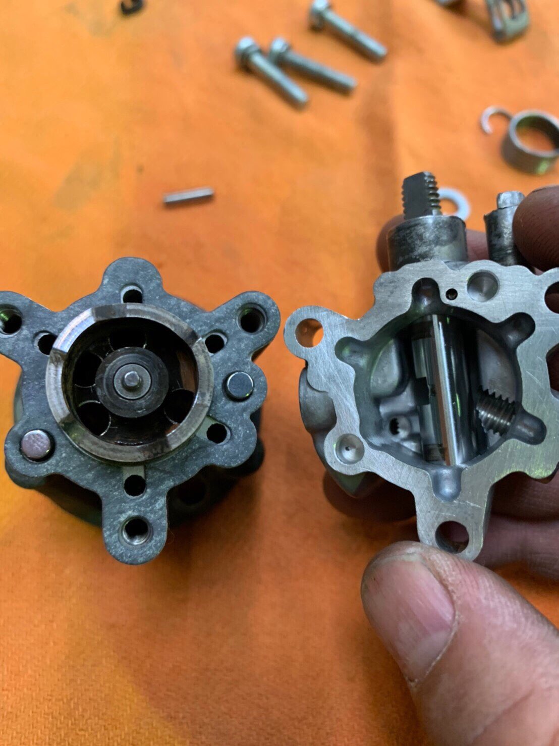 GT380 ヒヅキオイルポンプカバー GT380 オイルポンプカバー