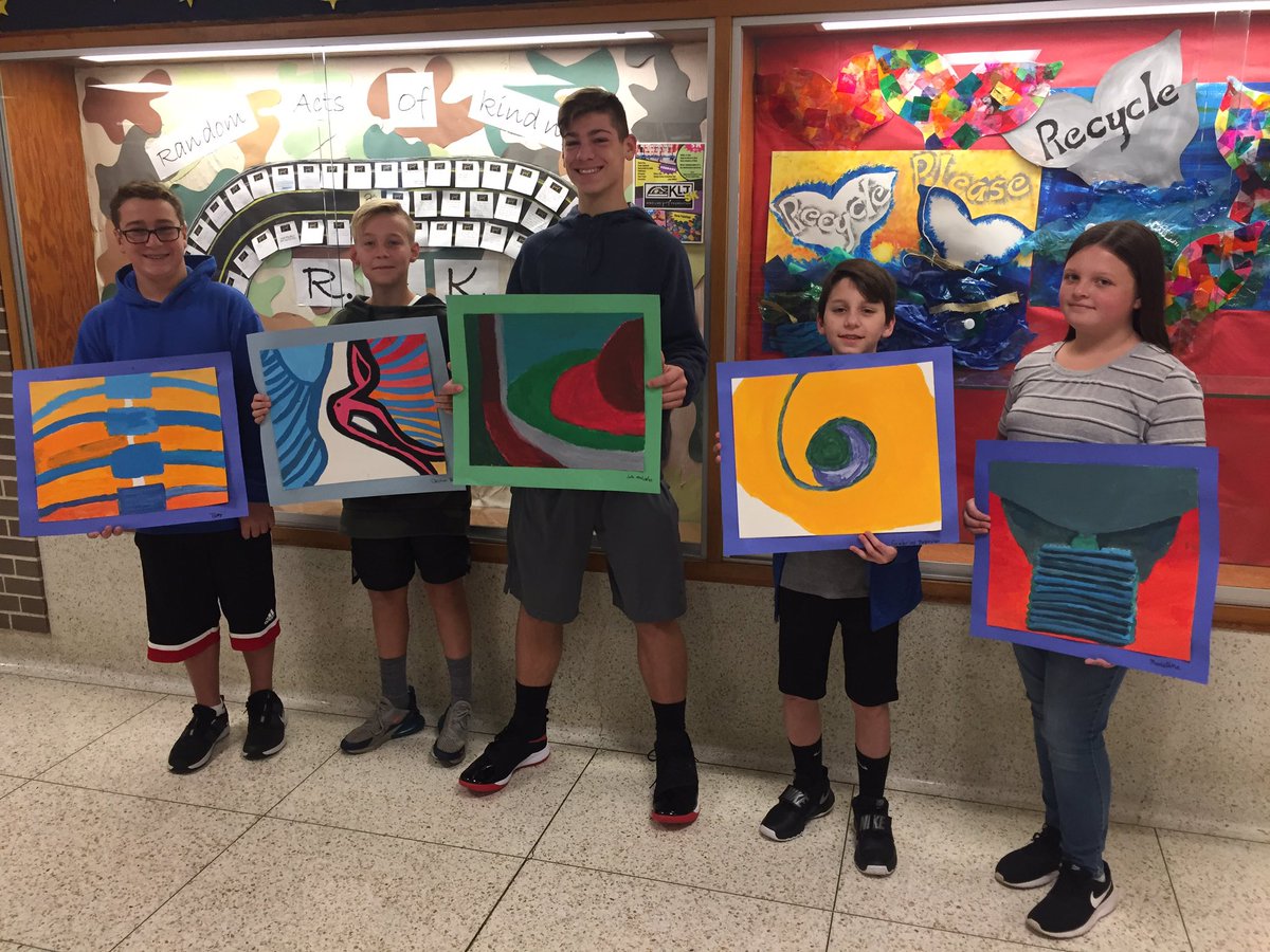 So proud of the 7th grade art students who just wrapped up their close up abstract painting unit and are ready for their next challenge: Cubist collages! #PaintlikeGeorgia <a href="/CBUnamiMS/">Unami Middle School</a> <a href="/chad_watters/">Chad Watters</a> <a href="/CatieFrederick/">Mrs. Frederick</a> @LauraWingerter <a href="/CBSDart/">Cҽɳƚɾαʅ Bυƈƙʂ Aɾƚ</a>