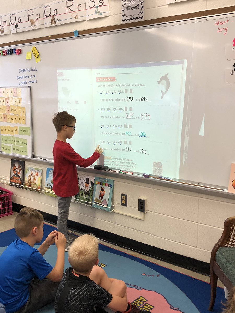 claudiascotti10's tweet image. Explaining our thinking in Math!  #numberpatterns @HES_Principal