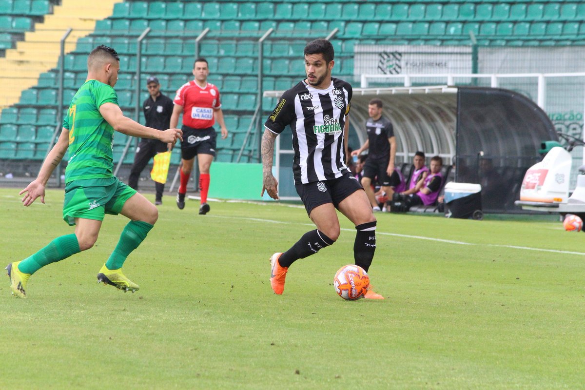 Fizemos um bom jogo, mas infelizmente a vitória escapou nos detalhes. Vamos seguir nos preparando para o último jogo da Copa SC! 👊🏼⚽

📸 Andrey de Oliveira/FFC

#AvanteAlmirante #CopaSC
