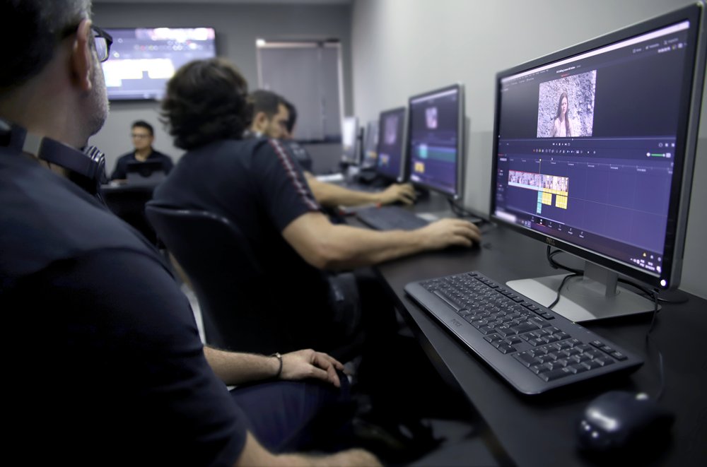NFTTREINAMENTOS's tweet image. Hoje foi o primeiro dia do curso presencial da Blackmagic Design em DaVinci Resolve Edição de Vídeo no Brasil para os professores certificados pela Blackmagic.
O Treinamento foi ministrado pelo Dyego na escola NFT em São Paulo.

Saiba mais em:
NFT.COM.BR