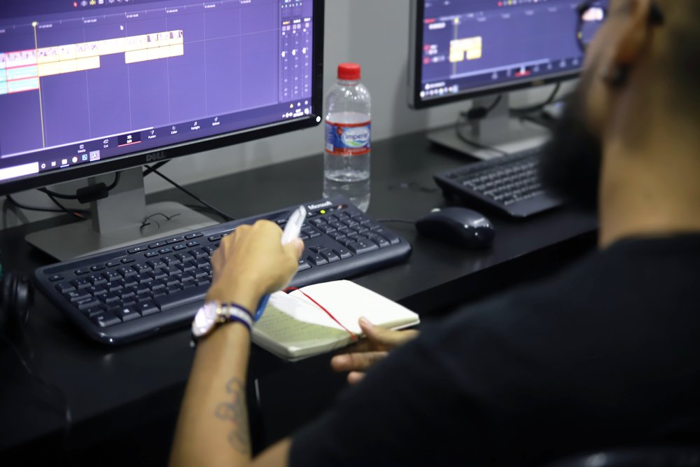 NFTTREINAMENTOS's tweet image. Hoje foi o primeiro dia do curso presencial da Blackmagic Design em DaVinci Resolve Edição de Vídeo no Brasil para os professores certificados pela Blackmagic.
O Treinamento foi ministrado pelo Dyego na escola NFT em São Paulo.

Saiba mais em:
NFT.COM.BR