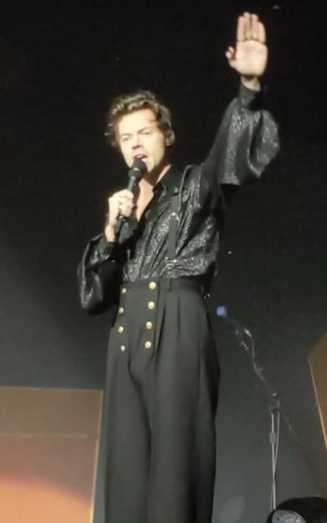 hsvolfour's tweet photo. yep hs2 is all about high waisted trousers with braces and titties out https://t.co/sPP0ZfayGO