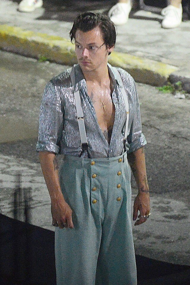 hsvolfour's tweet photo. yep hs2 is all about high waisted trousers with braces and titties out https://t.co/sPP0ZfayGO