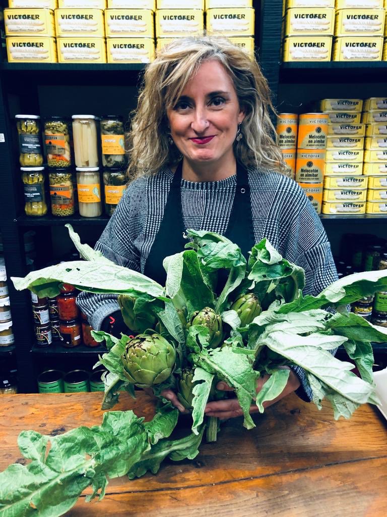 Victofer1922's tweet photo. Las #temporadas en #Victofer se miden por #alimentos y ya es #época de #alcachofa de #Tudela 😉

#productosdetemporada #salud #alimentación #cocina #gastronomía #Gourmet #delicatessen #comerciolocal #VitoriaGasteiz https://t.co/CqwSGbAM93
