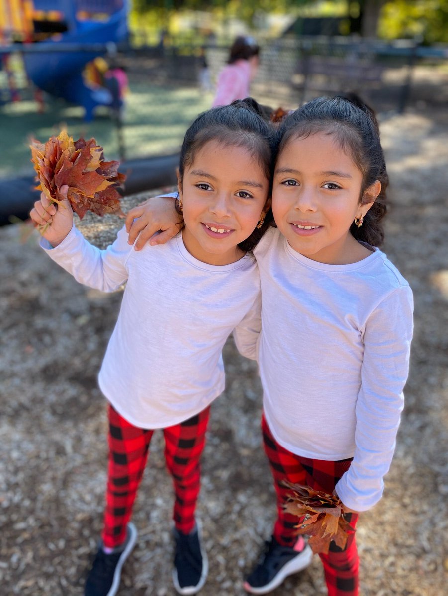 CPES1stGrade's tweet photo. Learning about the characteristics of Fall outside at Recess! #cpesbelieves learning never stops https://t.co/YOPldVXCG5