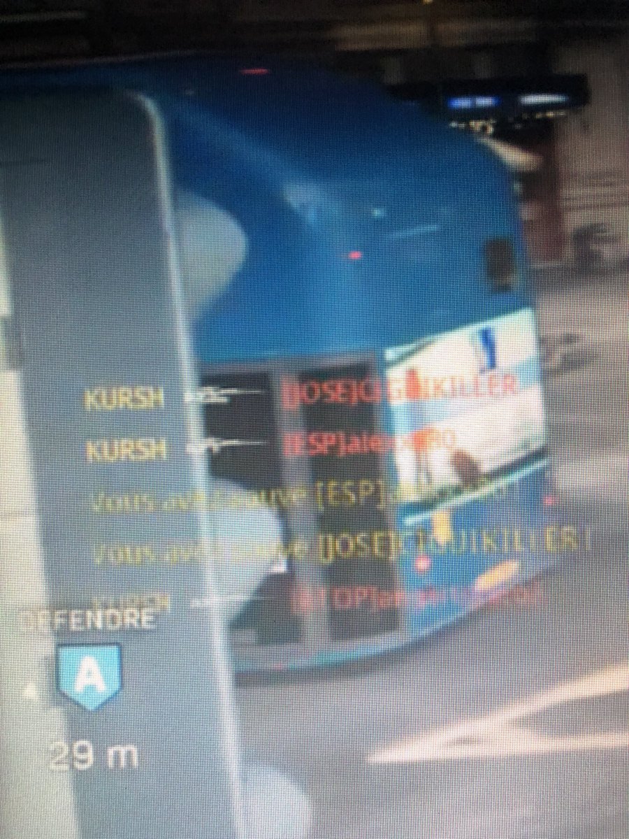 OHKURSH's tweet photo. Sérieux si quelqu’un connais l’option pour désactiver les écritures car je vais pas tarder à casser mon ��cran.. quand je feed j’ai quasi toujours ça.. 😭 @FRSkyRRoZ @CallofDutyFR @DexertoCoDFR https://t.co/O3e8E3fefz