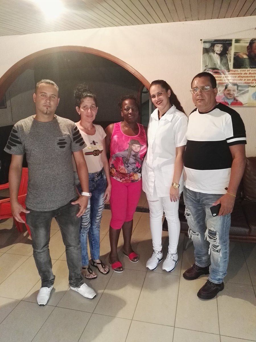 Daimari80632876's tweet photo. Hoy recibimos enfermeros de nuevo ingreso en el estado Bolivar para cumplir con la patria de chavez,Bolivar y con el legado de nuestro eterno comandante Fidel
@CamposYainer 
@JorgeWalfrido 
@ElsoTamayo 
@cubacooperaVEBO https://t.co/zoKMwUGpiq
