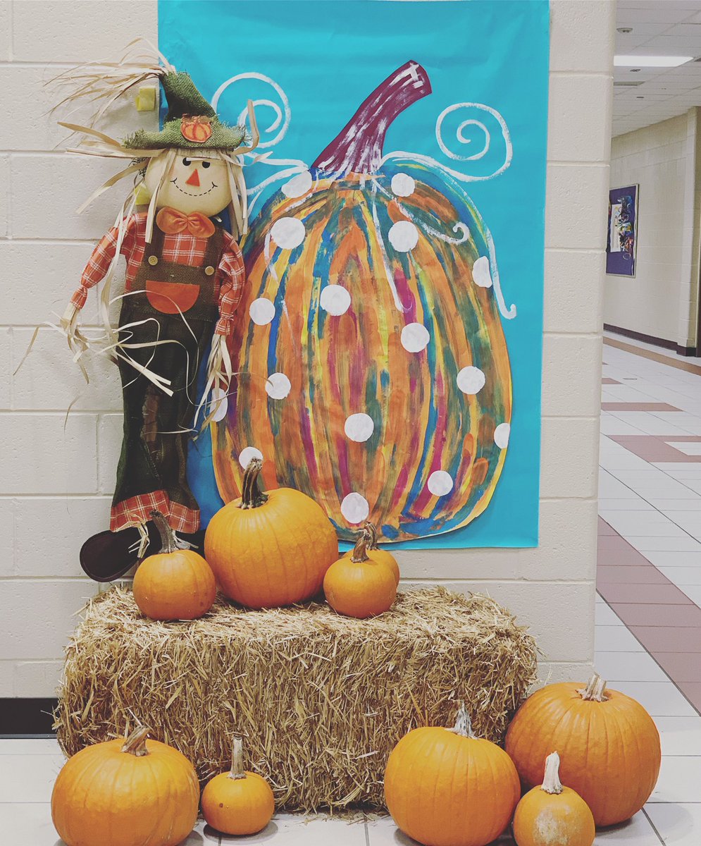 createwithkrass's tweet photo. FALL goodness outside the ART room! 🧡 @BrandywineES @CatherineKeyser @FCSchoolsGA #forsythfinearts https://t.co/plQwS00Noj