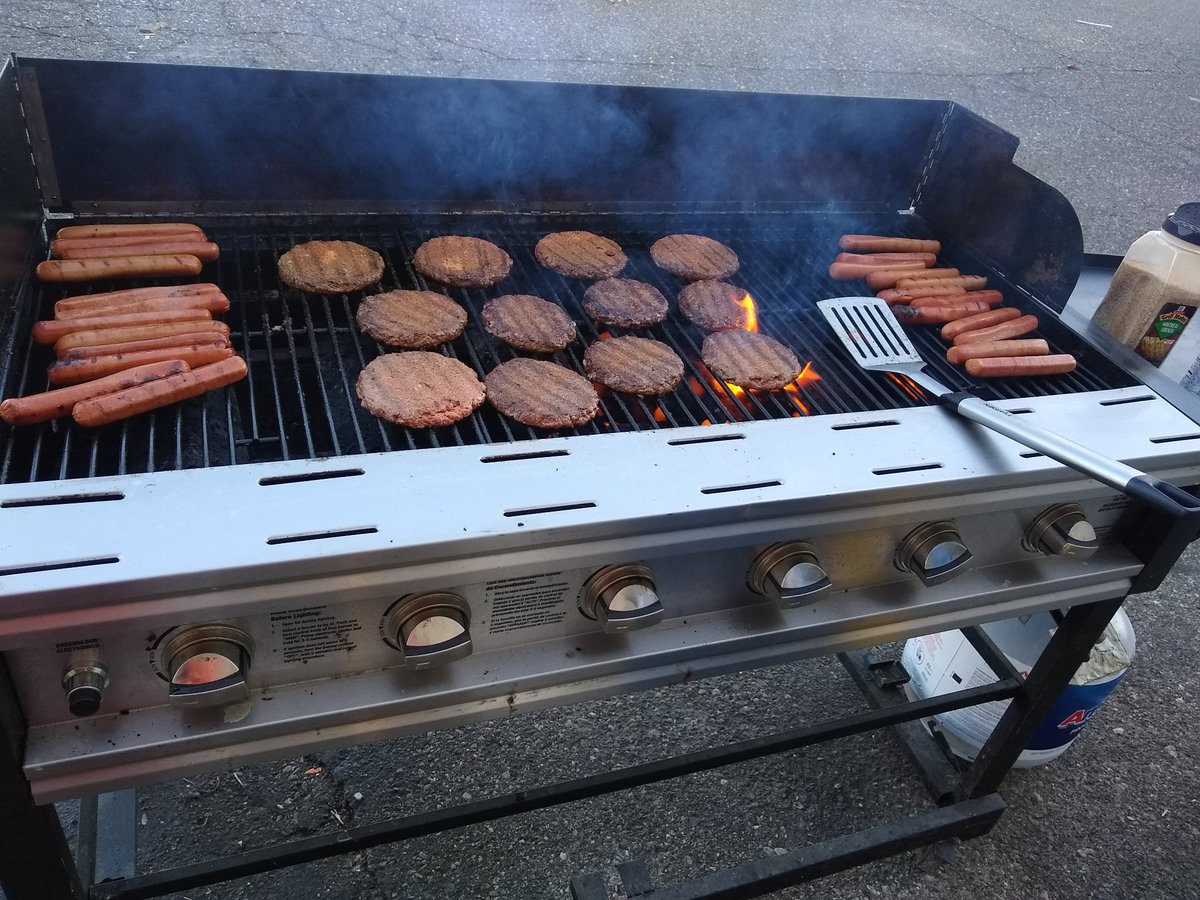 White Lake doing some tailgating #mwspriritweekd218 @dennissanders13 <a href="/dartonsmommy07/">Jennifer Schiller</a> @HallSteph36 @jason_stubbe <a href="/McFarrenGary/">Gary McFarren</a> @SWHR33