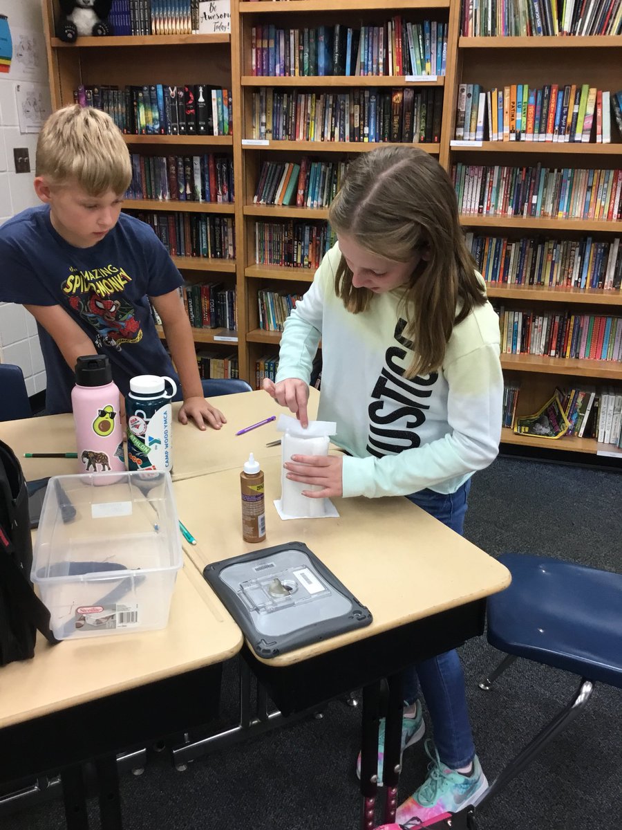 We have concluded our thermal energy and heat transfer unit. Students tested their penguin dwellings and were successful at keeping their ice penguins frozen for 20 minutes under several heat lamps!