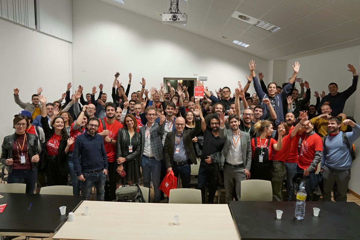 giovannivizz's tweet photo. Terminato #swpavia, con le presentazioni di 60 ragazzi sotto il fuoco di domande da parte di giuria di esperti di innovazione. Team vincitori: Restworld, Spostati, Daggiù.
#startups #business #innovation @recifar @technicoblog @stefaniaboleso @Startupgeeks_ @alelomi @AlexBing2 https://t.co/6XmhSPvELW