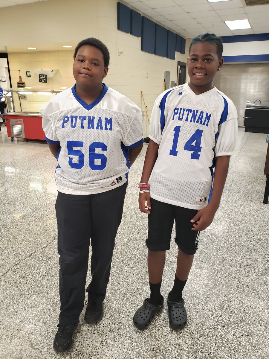 PutnamMiddle's tweet image. Students and staff "teamed up" against drugs today while celebrating #RedRibbonWeek!