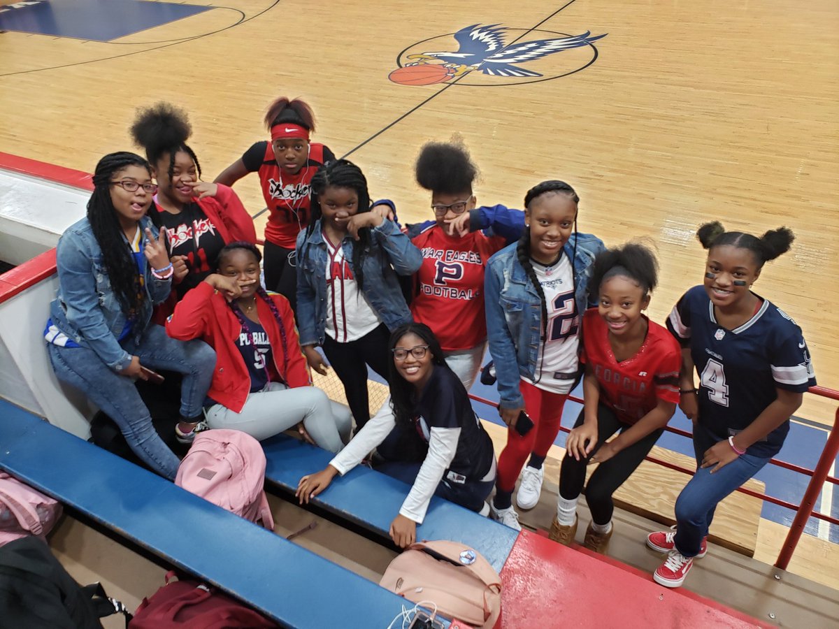 PutnamMiddle's tweet image. Students and staff "teamed up" against drugs today while celebrating #RedRibbonWeek!