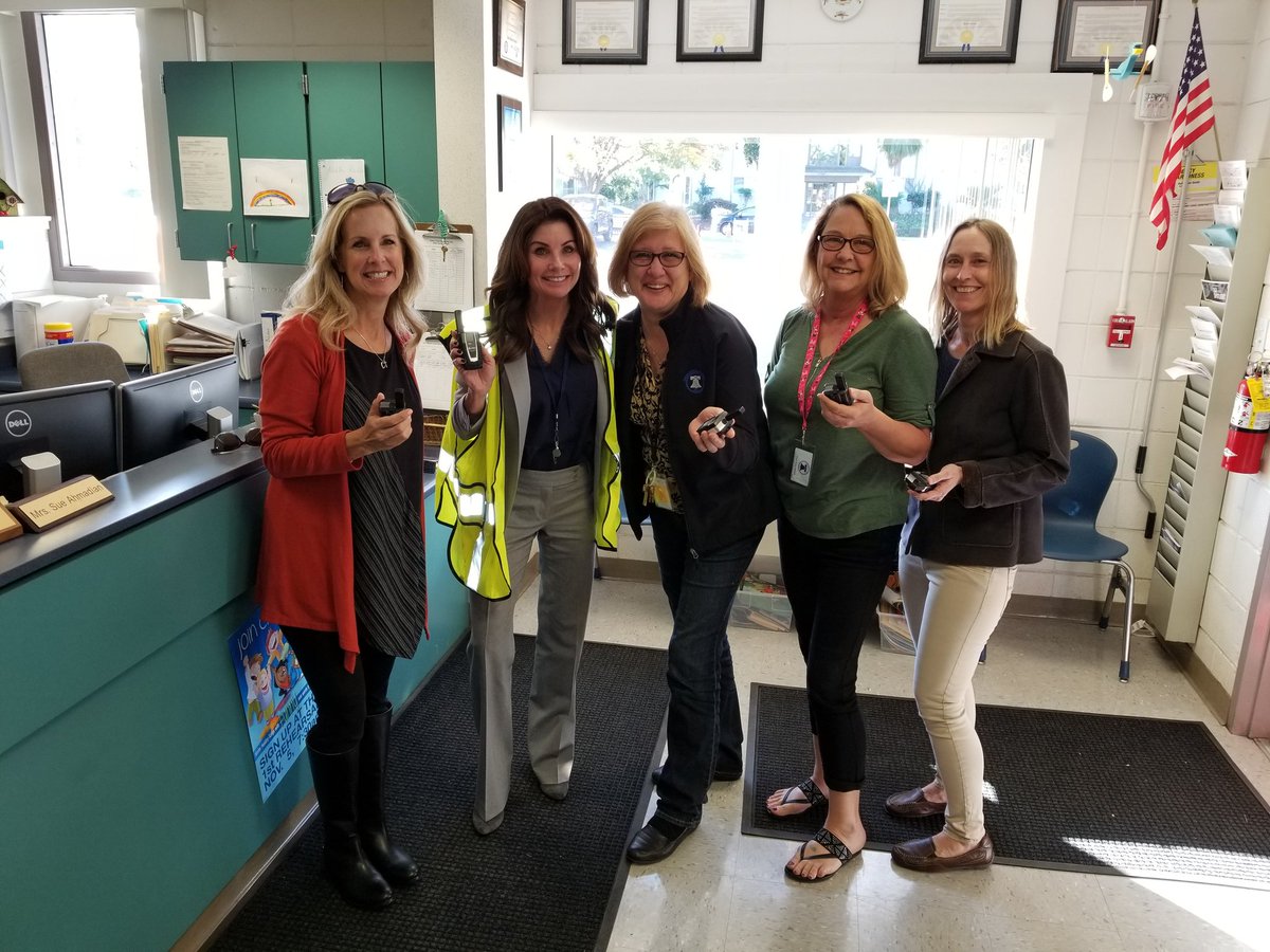 AnotherDenise's tweet photo. Hey @MeisenbachMO , @istout001 , Darby and Johanna,  what do you wanna do today? How about #recesstakeover @NoddinElem ?! @anotherschwab @LisaTeachesTech #usdlearns @MrScharerE https://t.co/CkImuKlEoY