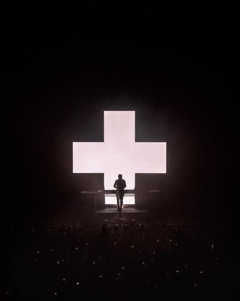 TicketLeader's tweet photo. What a night with @MartinGarrix @SamFeldtMusic @cosmicgate @JulianJordan &amp; @DAIJOMusic at the annual Dooms Night Festival 🎶 Photos via https://t.co/V0GWqLJJTc #doomsnight https://t.co/w4jrAF7EGk