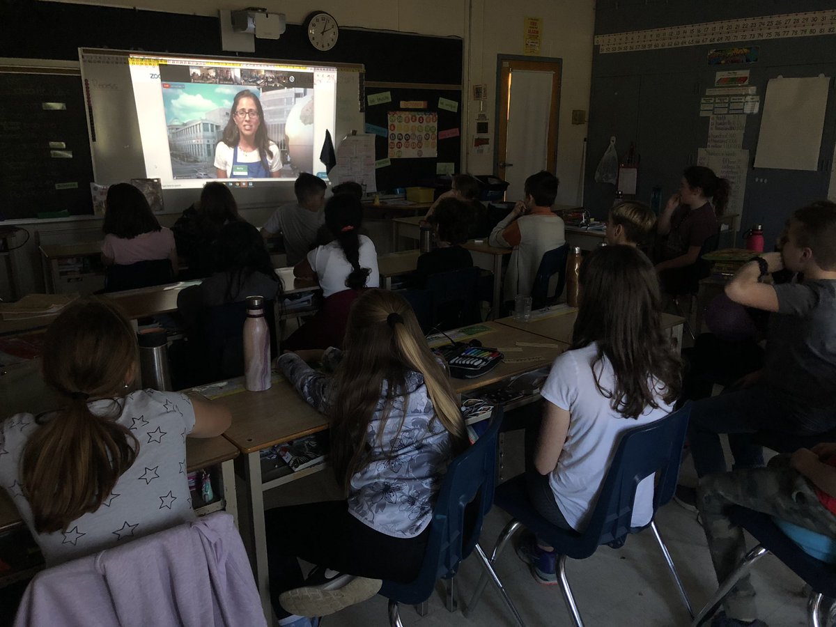 Mrs_Margie_'s tweet image. Our class is currently learning about some misunderstood animals through @EBTSOYP 🕷🐍 #livestreamlearning @tecsouthps