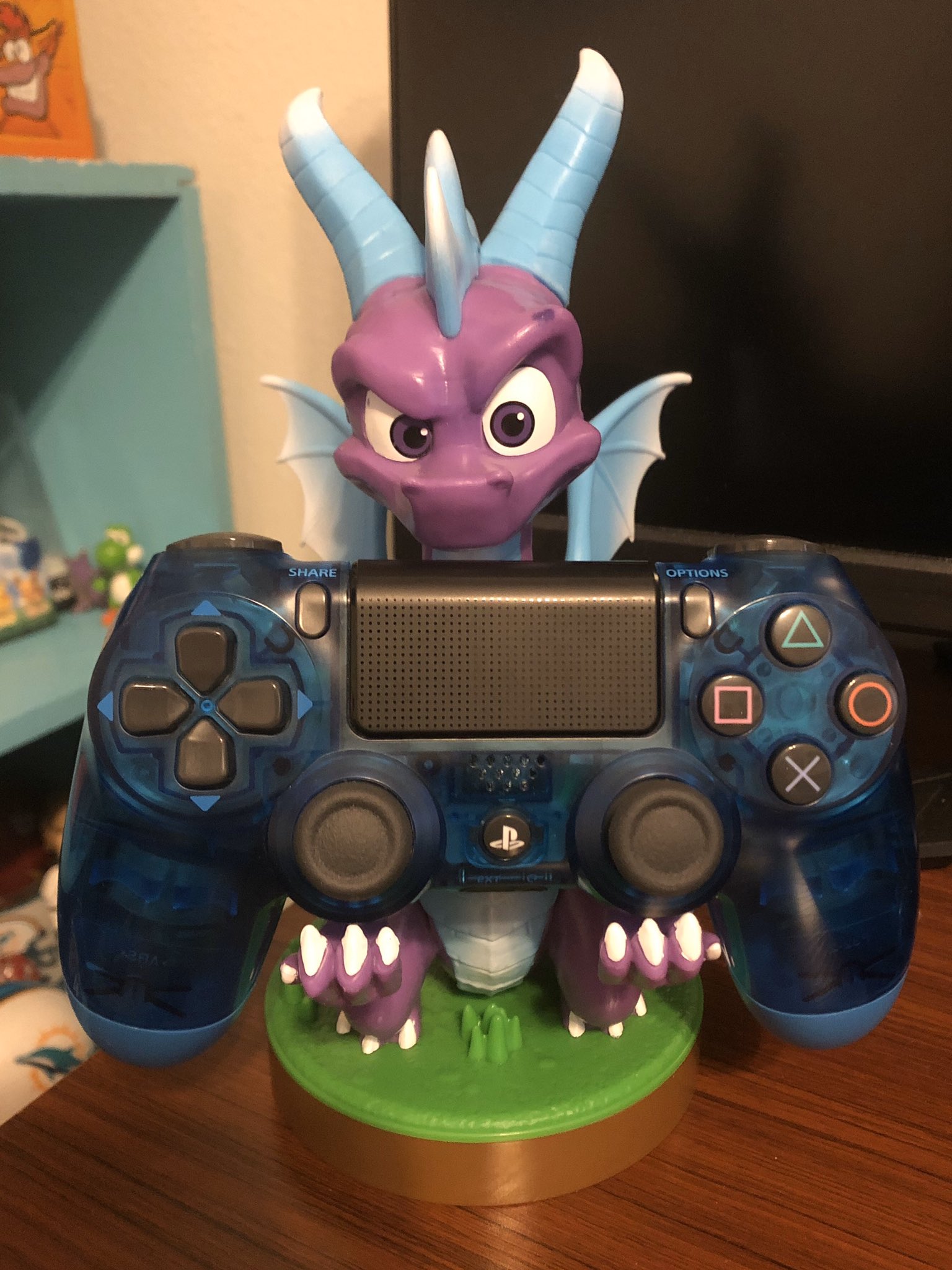 Maleri Hejse valg Spyro Universe 💎 on Twitter: "Just got in my Ice Spyro controller holder  from @ExquisiteGamin3! #Spyro #SpyroTheDragon https://t.co/BML5Zt2SVR" / X