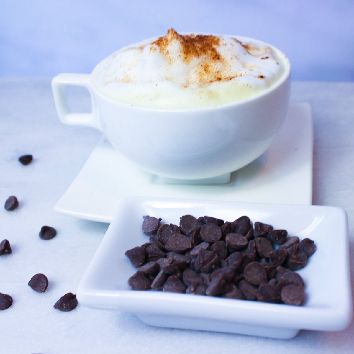 Kalmateh__'s tweet photo. It's #NationalChocolateDay and what better way to celebrate than with an autumn inspired Pumpkin Spice Yerba Mate Latte + Dark Chocolate Chips! 🙌💚
#drinkthegoodvibes #kalmateh https://t.co/wQu2bDCc1d