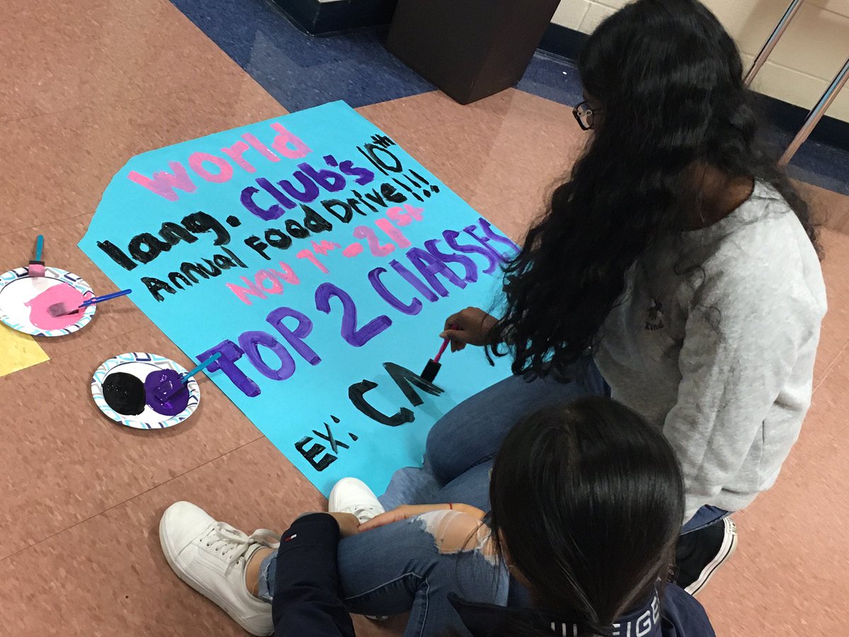 SrtaDrain's tweet photo. WLC creating some beautiful signs for our upcoming 10th annual Thanksgiving Food Drive! #thswlc #wlcfooddrive @theTwinsburgHS https://t.co/6ethXjZYTW