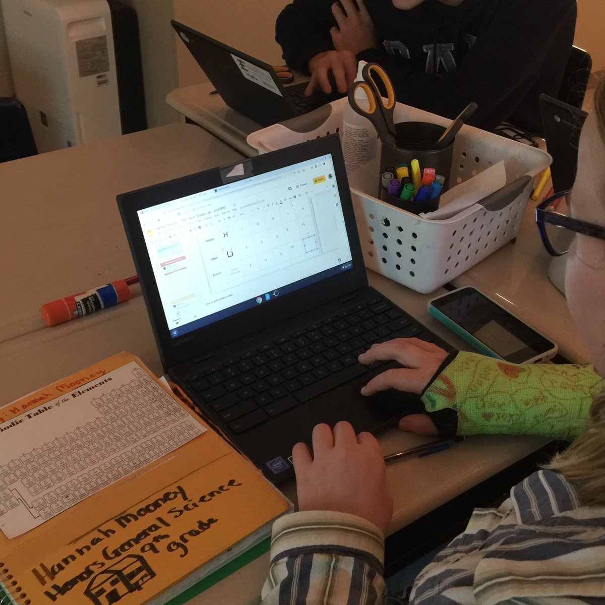 Wilkinson_STEM's tweet image. #appsmashing today with #PhETinteractivesimulations and #GoogleSlides @EtownAreaHS #scienceteacher #Science #STEM