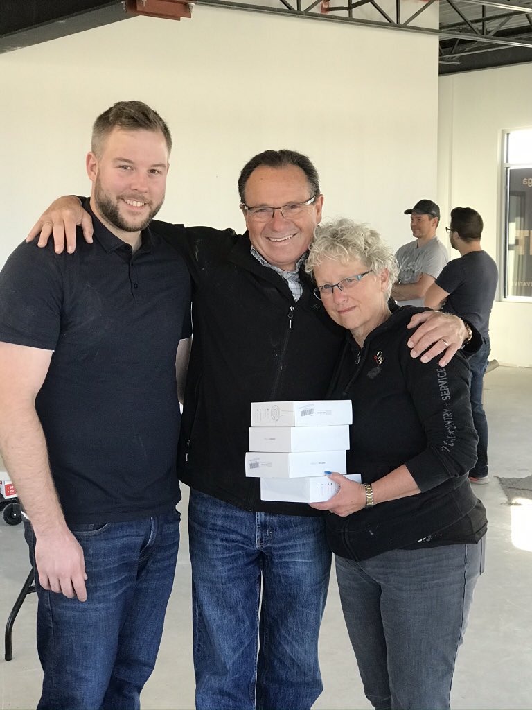 Albrecht4KitCon's tweet image. Thx #KitCon constituents for the honour of serving as your MP for almost 14 years! Thx for the hundreds of phone calls, messages, cards and personal chats expressing your thanks to me and my staff! Special thx to my dedicated staff who served so faithfully! #blessed #grateful