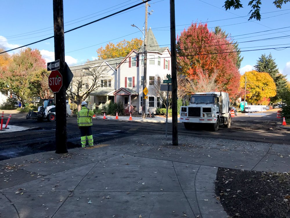 PBOTinfo's tweet photo. N Williams is fresh & smooth after PBOT contracted crews paved Stanton to Cook this weekend.
This #fixingourstreets funded project is also bringing new ADA curb ramp upgrades.
Learn more about this project at https://t.co/7lPartn5DD.
#pdxtraffic #nportland https://t.co/trb6IjPrOe
