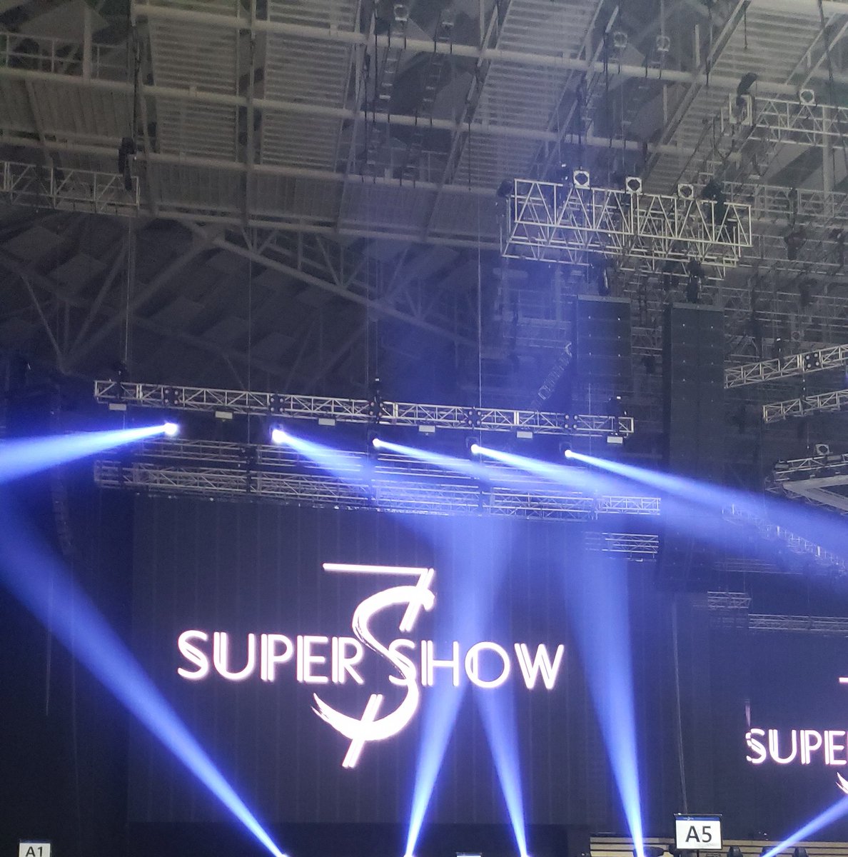 Nativid47138354's tweet photo. Remember when #Yesung practiced for and performed at #SS7S in the midst of his #YsStory tour? @shfly3424 #memorieswithyesung #SJ_Timeline #SJ_Time_Slip @SJofficial https://t.co/JLtZQYZvsK