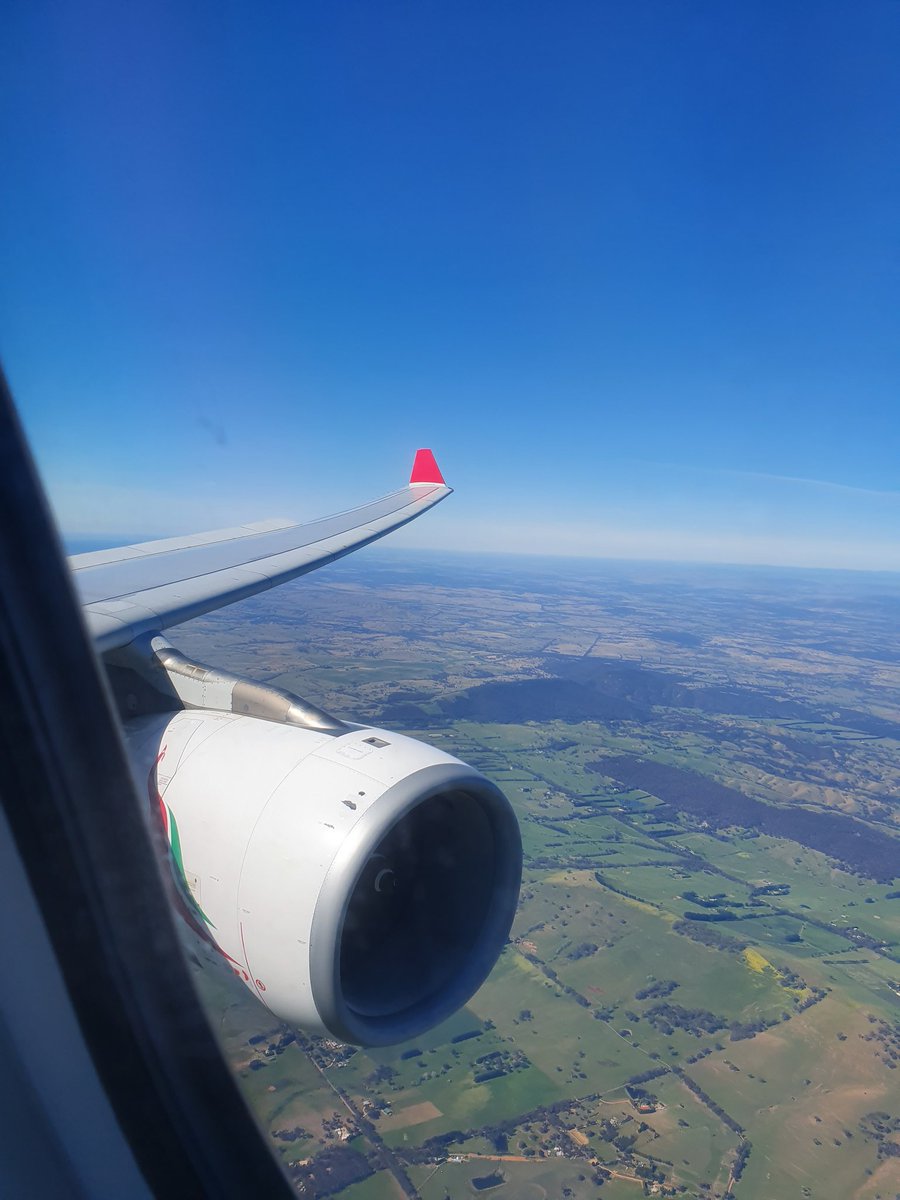 UL 604 from Colombo to Melbourne on my favorite bird, 4R-ALL. 😍
#srilankanairlines #windowviews