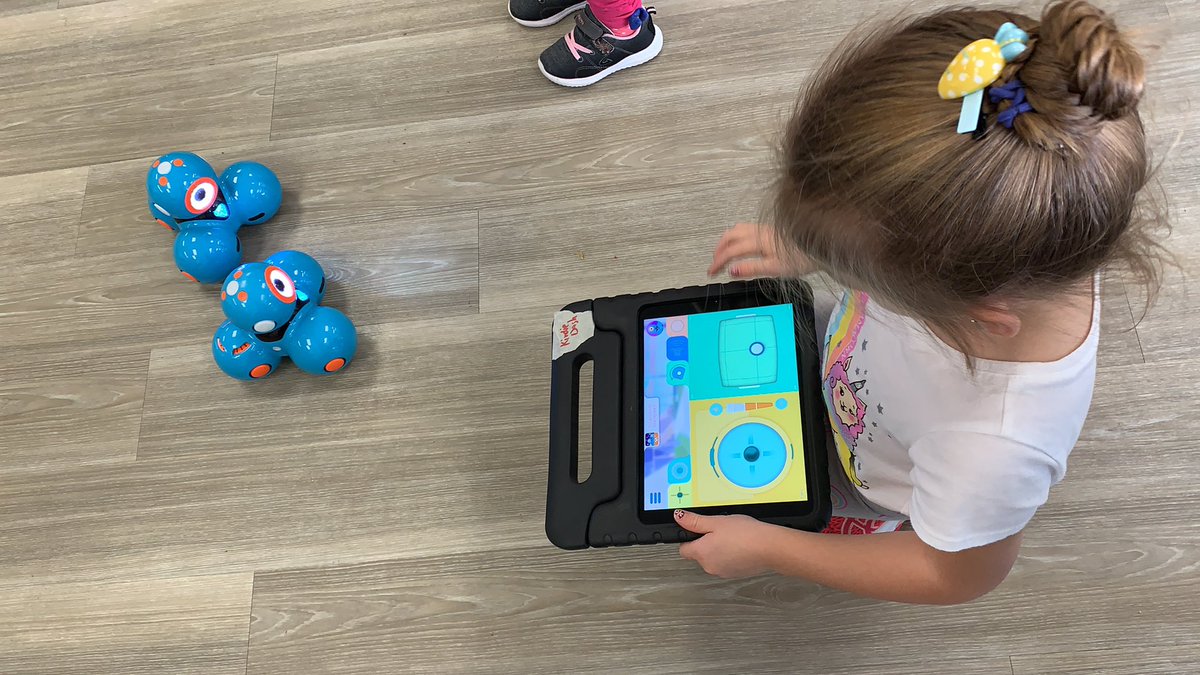 ra_maynard's tweet photo. @UxbridgePS kindies working with @DDSB_STEM learning how to use Dash! https://t.co/gv3ArFkMYG