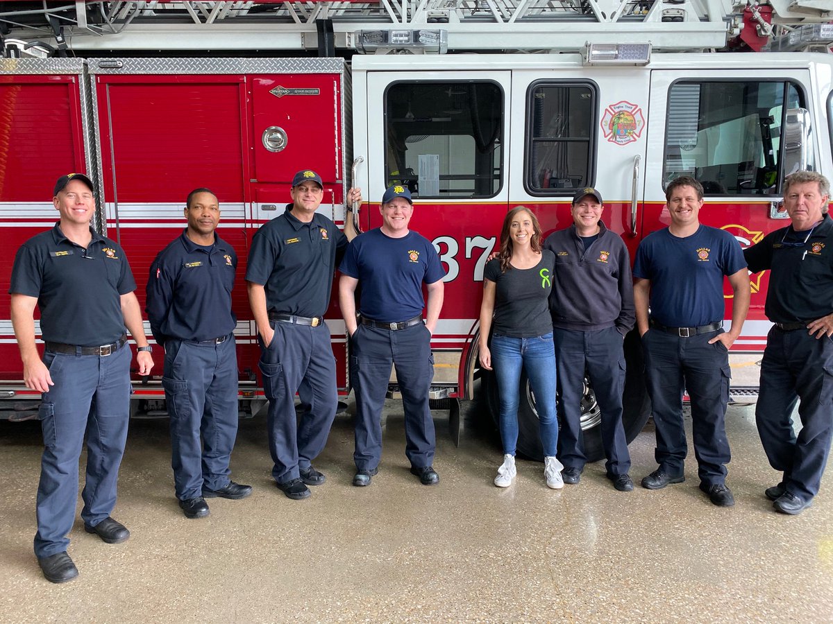 ejhooker's tweet photo. Today is the inaugural #FirstRespondersDay Just dropped off snacks &amp; water to the awesome people at @DallasFireRes_q 37. They’re great and cookies have been negotiated for Halloween 🎃 
#HugAFirstResponder #commUNITY #Dallas #DallasStrong @ChiveCharities @ChiveOnDFW https://t.co/dtVoOqdAgg