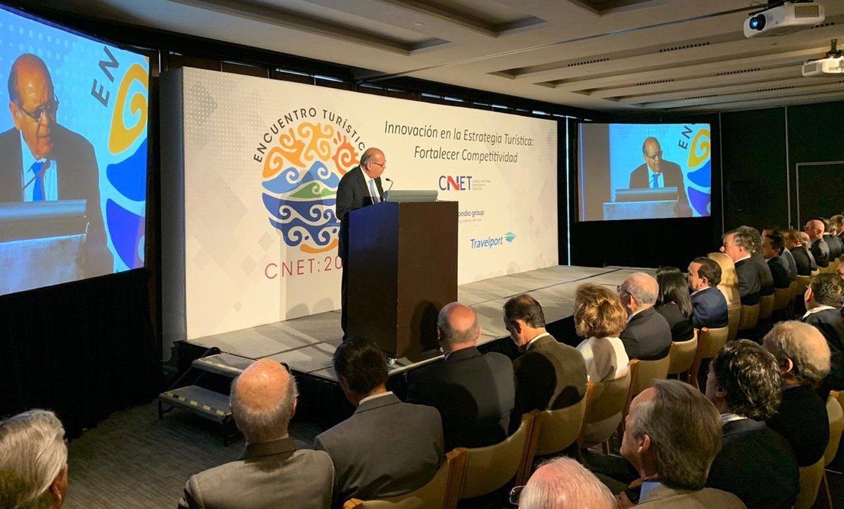 CarlosJoaquin's tweet photo. Los saludo desde #CDMX donde participo en el Encuentro Turístico del @cnet_mexico para fortalecer la competitividad del sector a través de la innovación en la estrategia turística. #QuintanaRoo presente como destino líder, ideal para la inversión sostenible. @SedeturQROO https://t.co/1lmktwyiMZ