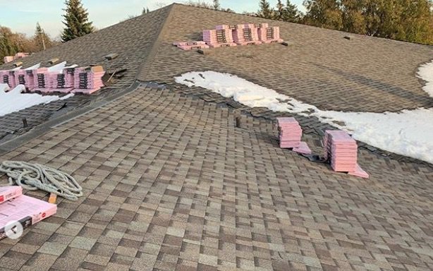 RoofCoffeeShop's tweet photo. Stefan Francois aka Juicebox_Guy from Winnipeg writes on Instagram, “Well #storm in #manitoba cannot stop us #evolutionexteriors #healthcenter #roofing we killed the last 2 days #thebest #weareawesome big push #2mancrew
#RoofersCoffeeShop #RoofingContractors #RoofingRespect https://t.co/yFsQsBcB8Z