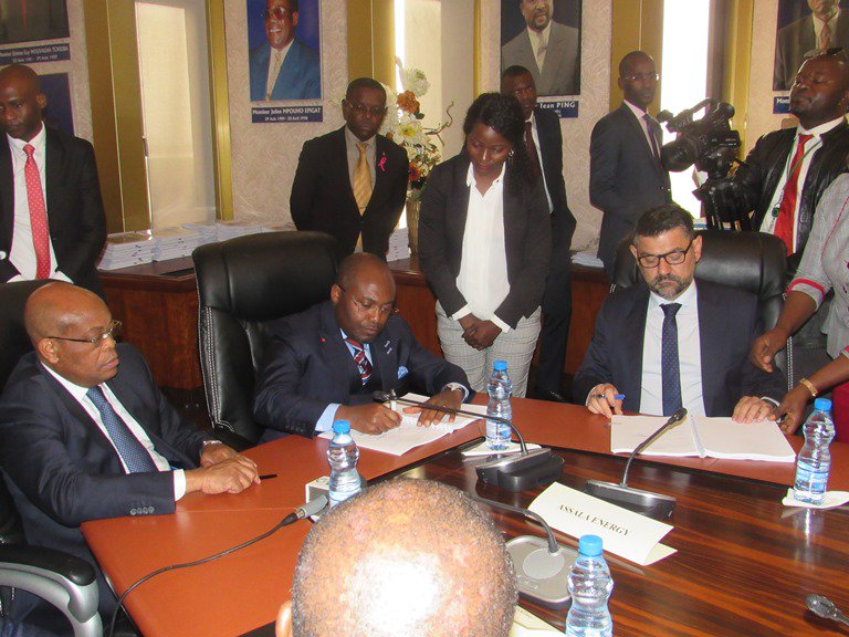 Avec <a href="/OwonoRoger/">Roger Owono Mba</a>, j’ai , ce jour , signé 7 #CEPP avec les entreprises #AssalaEnergy,#PerencoOilandGasGabon et #SinopecOverseasGasLimited .
9 contrats signés en 3 mois et depuis le nouveau code des hydrocarbures .<a href="/PetroleGOUVGA/">Ministère du Pétrole</a> <a href="/Comgouv_GA/">Comgouv</a> <a href="/PresidentABO/">Ali Bongo Ondimba</a>
