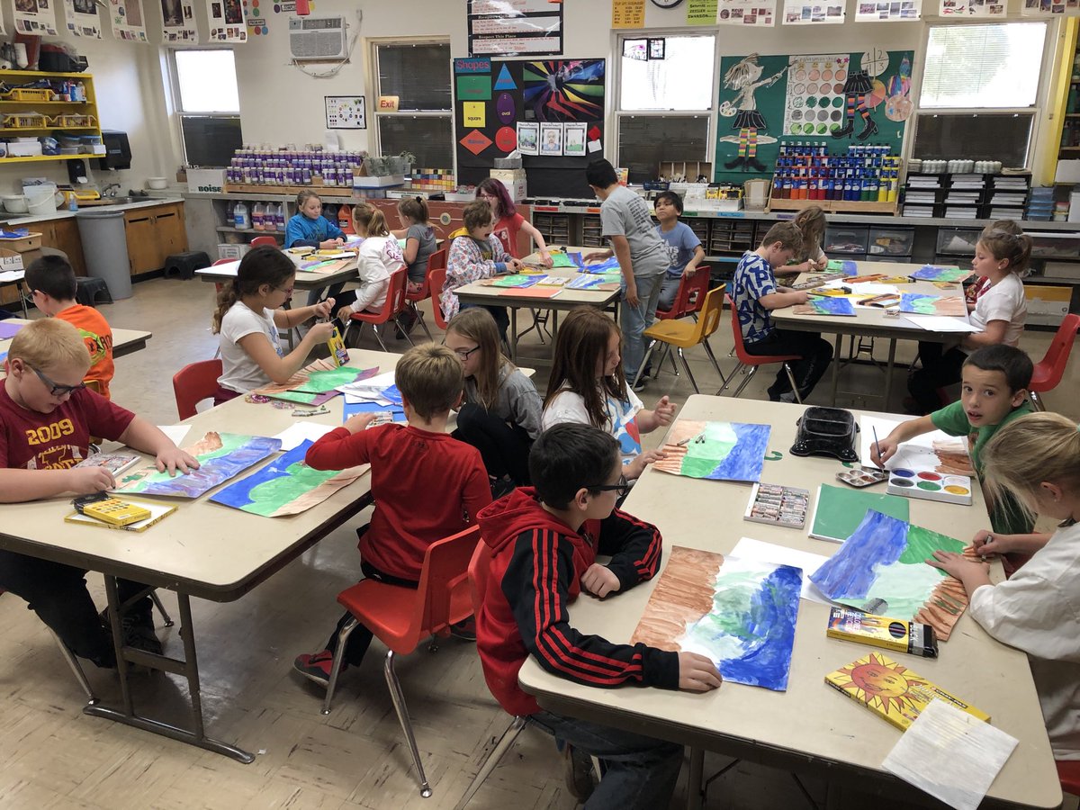 DanHewitt66's tweet photo. With Grant Wood as our inspiration, 3rd Grader’s are creating paintings about Palo Alto County. #regionalism #ehawkpride #ehawkArt https://t.co/11wqffiMZF