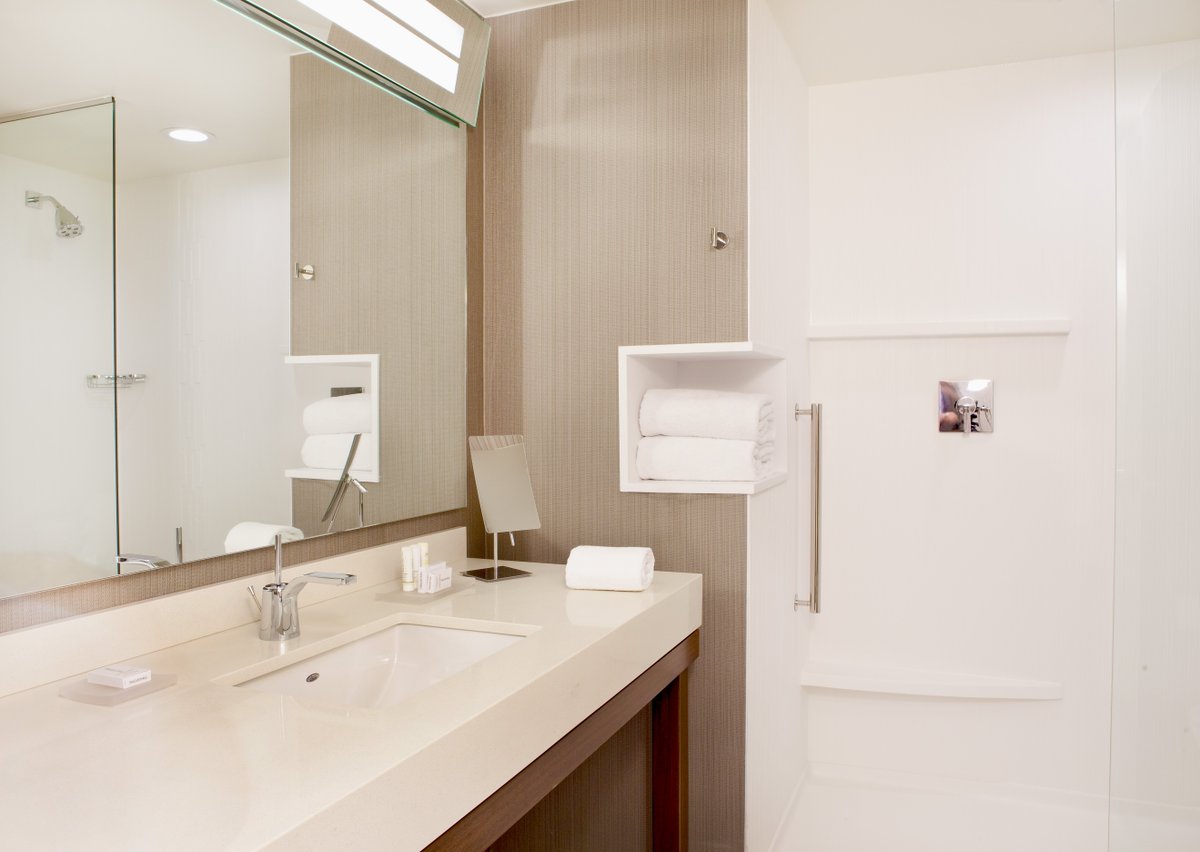 CourtydYonkers's tweet photo. Our #GuestBaths offer modern and spacious accommodations, perfect for getting ready for a night out on the #NY town. https://t.co/Ht2BdpaFjN https://t.co/9W1jb4TyJP