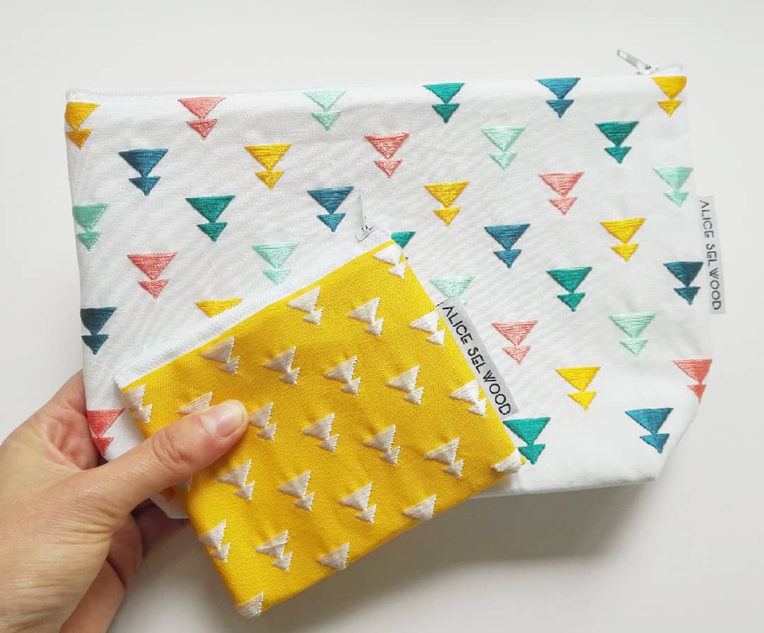 ASelwood_Design's tweet photo. NEW!

Rock - in multiple colourways - which is your favourite? 

Choose here: https://t.co/oEU0ROABOa

#cornwall #colour #theme #colourway #design #style #bag #pattern #embroidery #digital https://t.co/JXRIAjL5vM