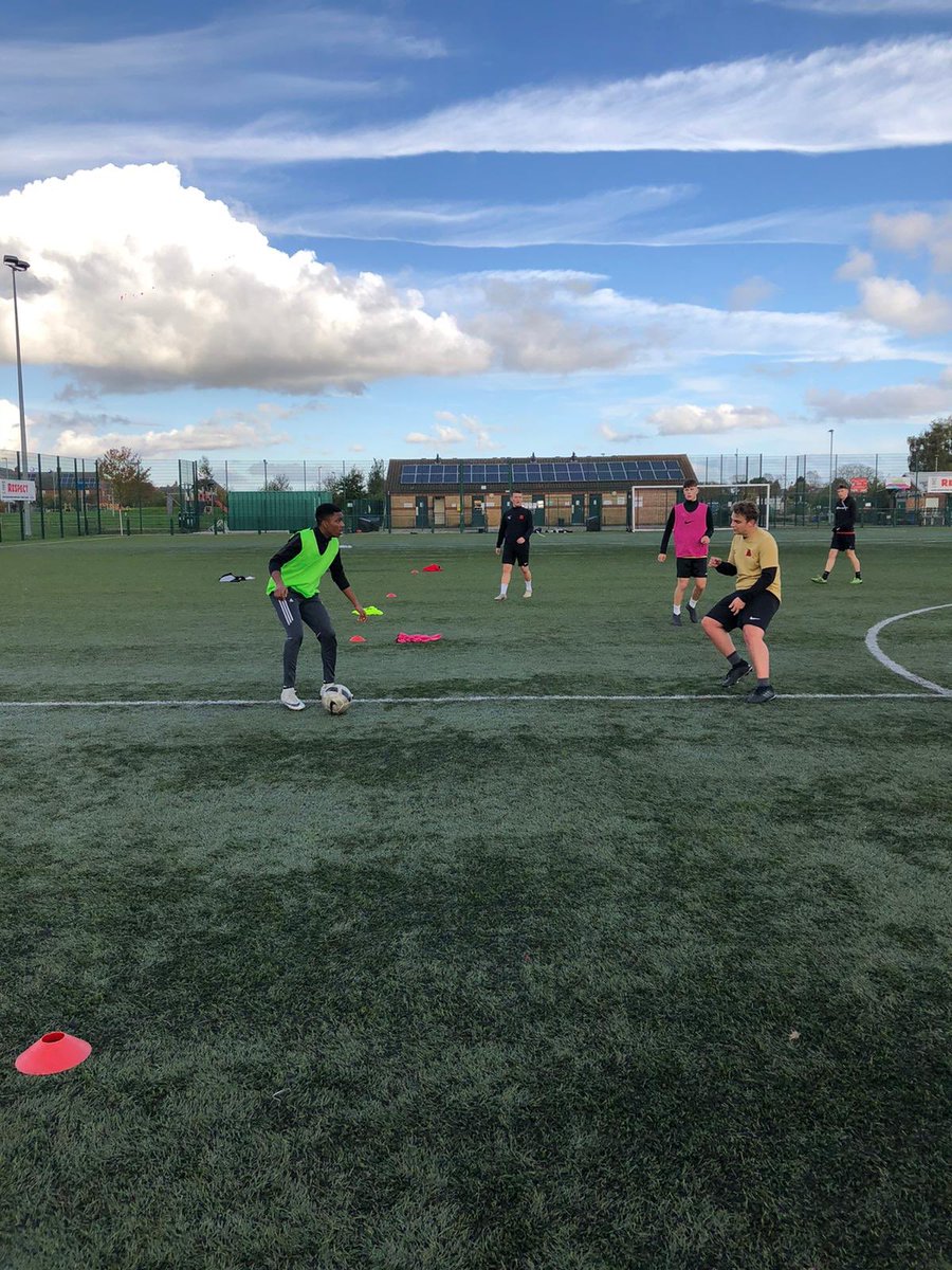1Touch16Academy's tweet photo. BACK TO IT | 💪⚽️

Back of the training pitch this afternoon after a week of our second year students took part in some #SAQ #possession based activity and a game to finish off.

Well done to you all 👏 

@TheGrangePboro @NethertonSports @YouthJuniors https://t.co/bo2TsRquYB