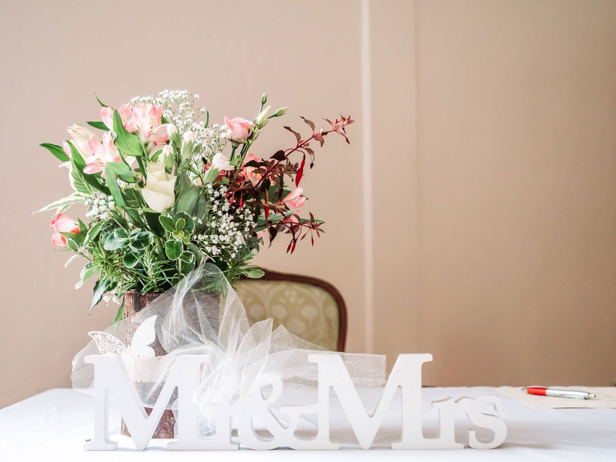 Check the "Planning Your Dream Wedding? How to Start Planning and Stay On Budget" article on our site My Dream Wedding - is.gd/nU5hVP