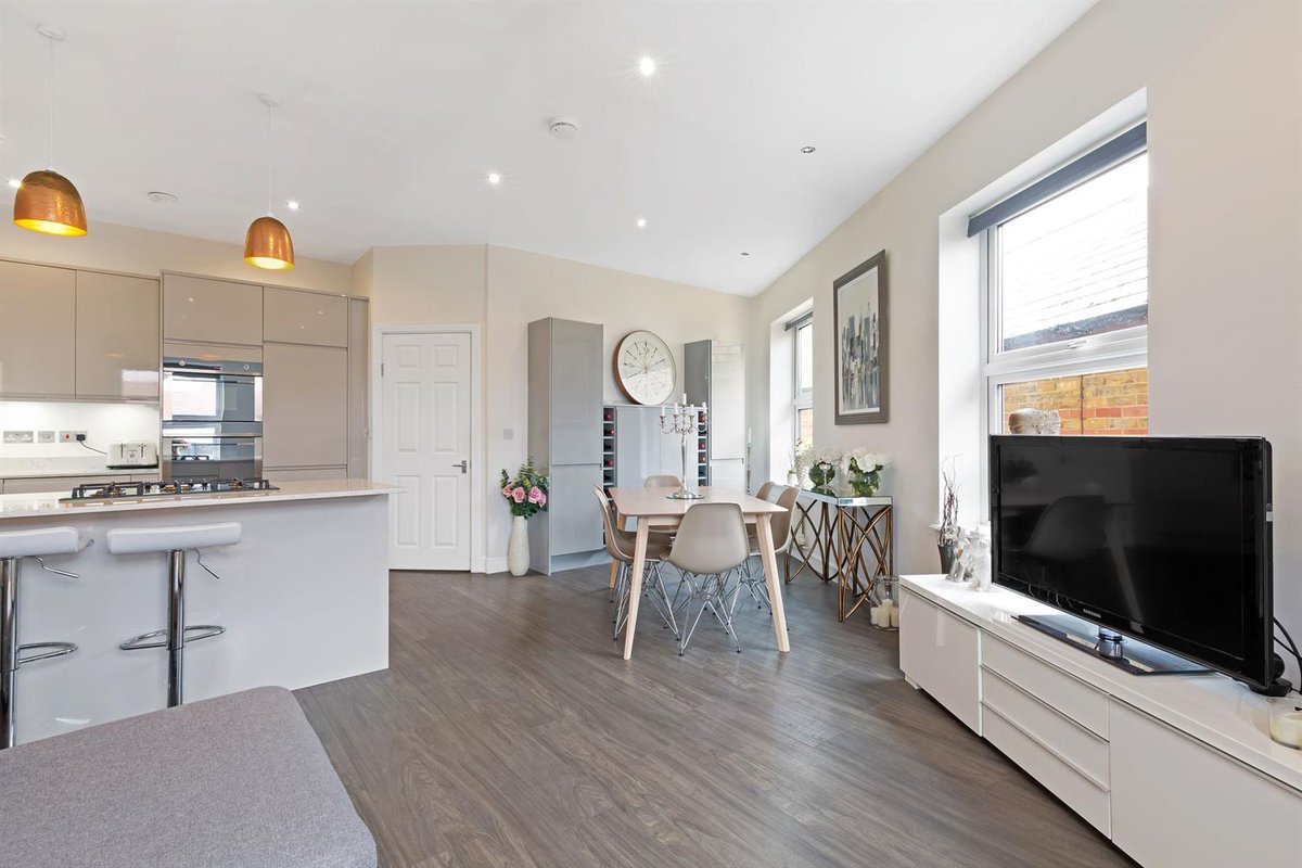 Upper Tooting haart tweet media